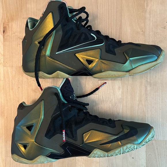 Nike LeBron 11 Kings Pride 2013 size 6.5 youth, women’s size 8 great condition - Picture 3 of 4